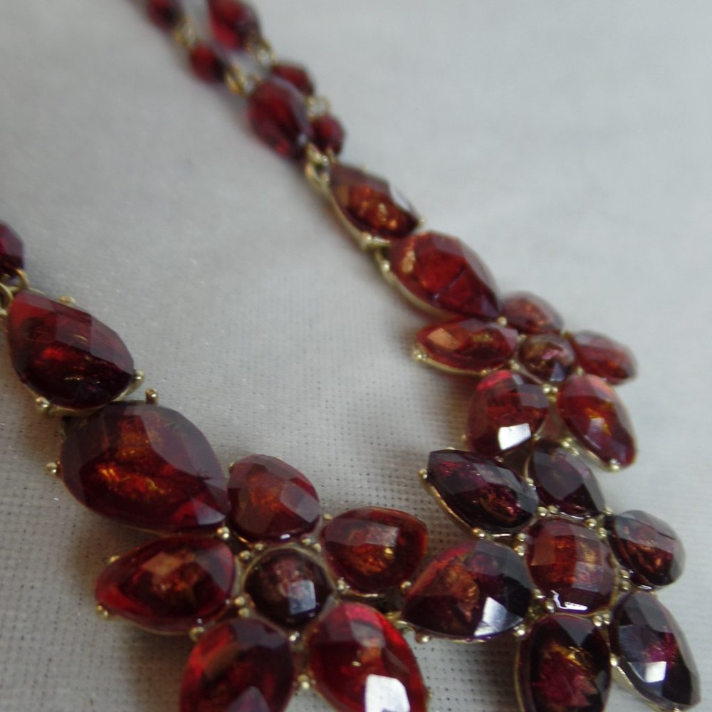 Liz Clairborne Floral Red Stones Necklace Goldtone - Picture 3 of 14